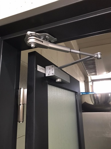 取替用RYOBIのドアクローザー取付