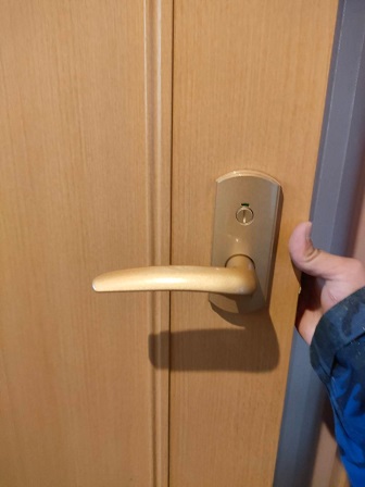 トイレドアのドアノブを交換しました。